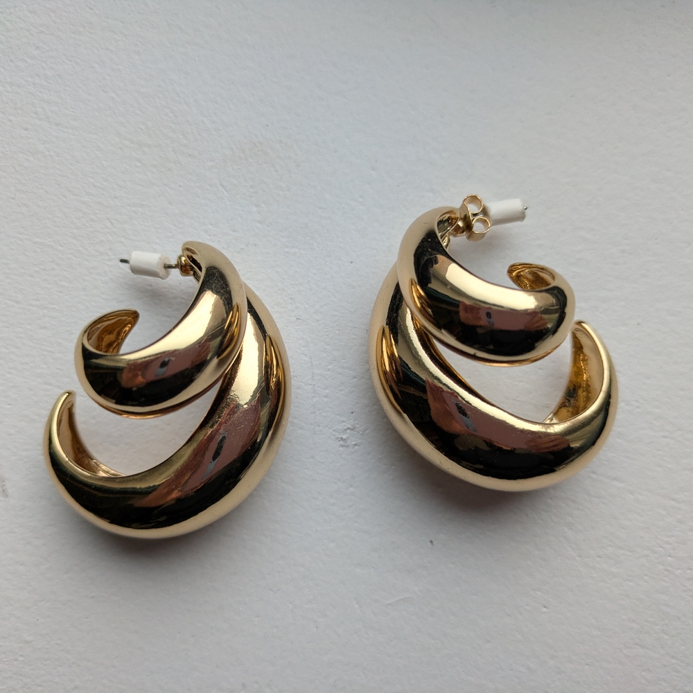 Elegant Gold Swirl Earrings